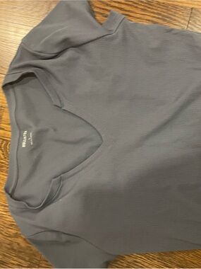 Hollister Women's Ribbed V-Neck Short Sleeve Tee in Slate Gray